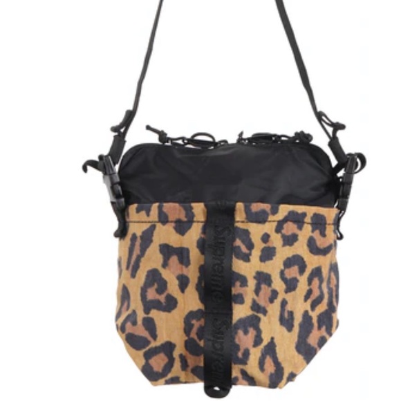 Authentic Supreme neck pouch - Picture 2 of 6